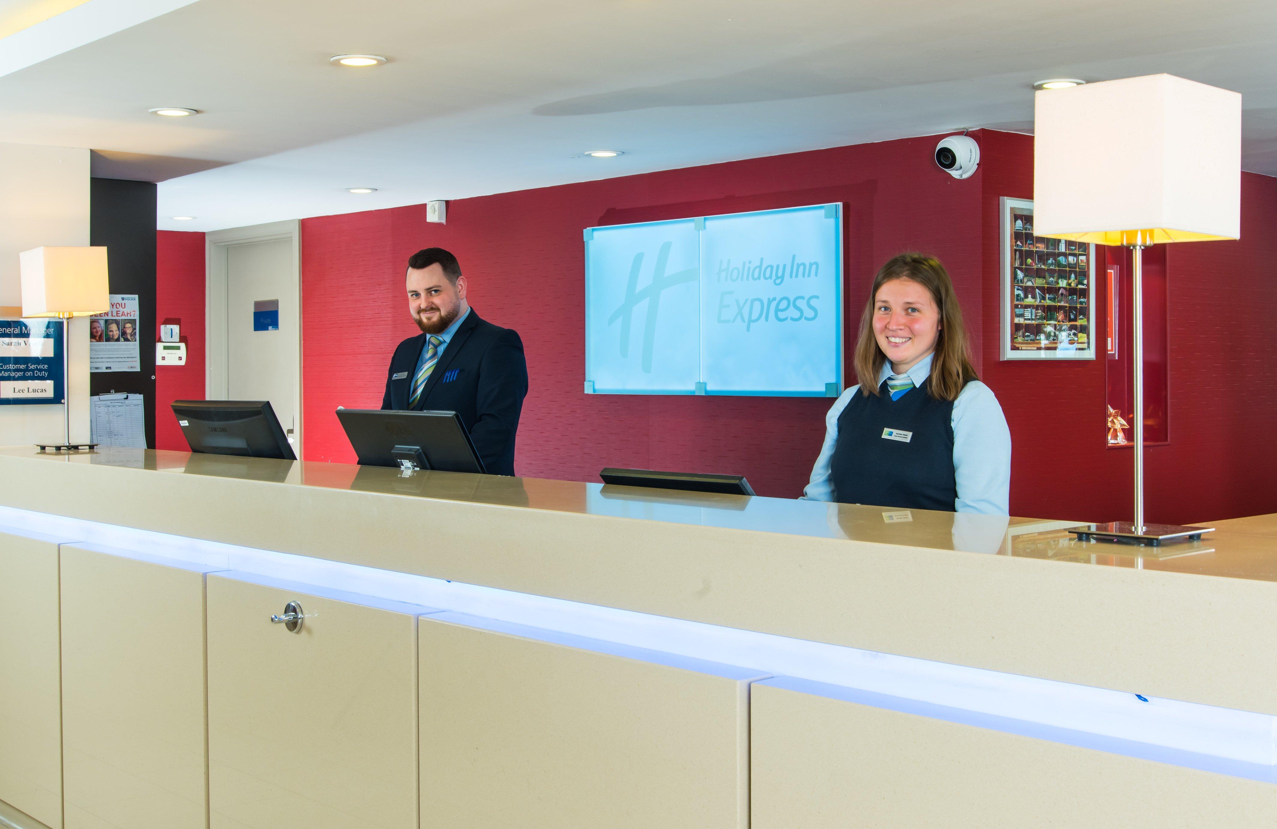 Holiday Inn Express Milton Keynes, An Ihg Hotel Экстерьер фото
