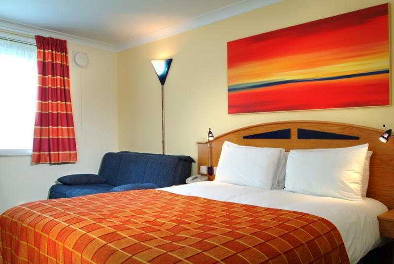 Holiday Inn Express Milton Keynes, An Ihg Hotel Номер фото