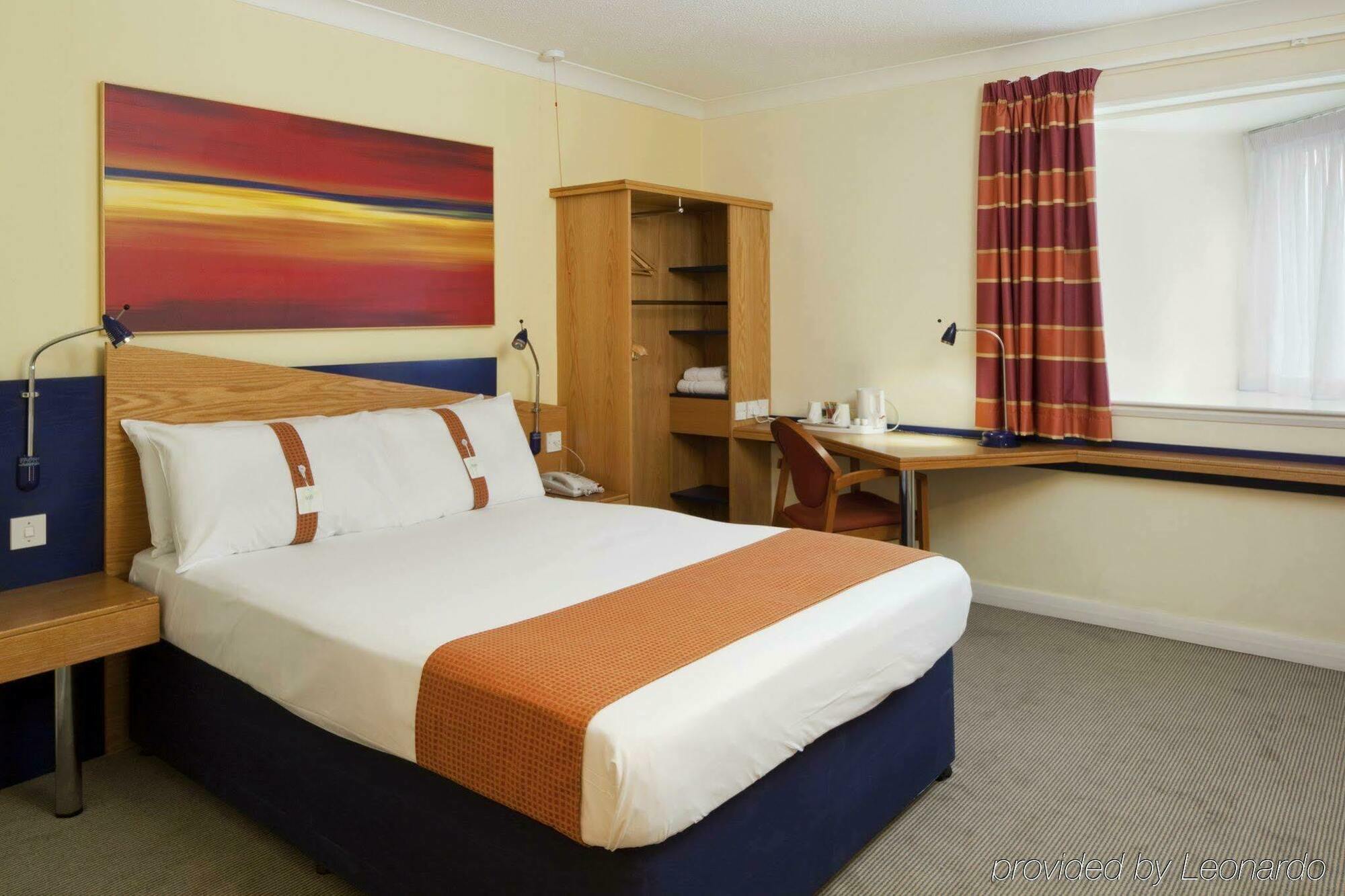 Holiday Inn Express Milton Keynes, An Ihg Hotel Экстерьер фото